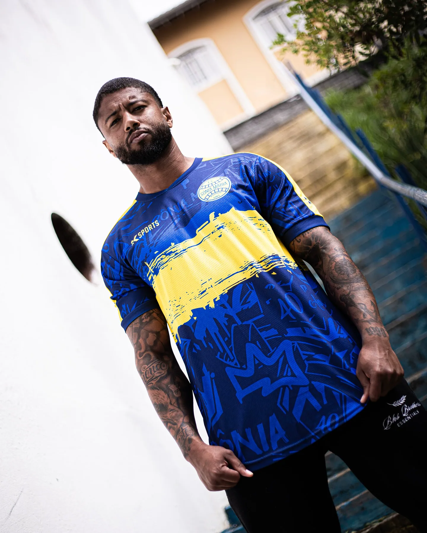Modelagem frontal completa da camisa FUSION