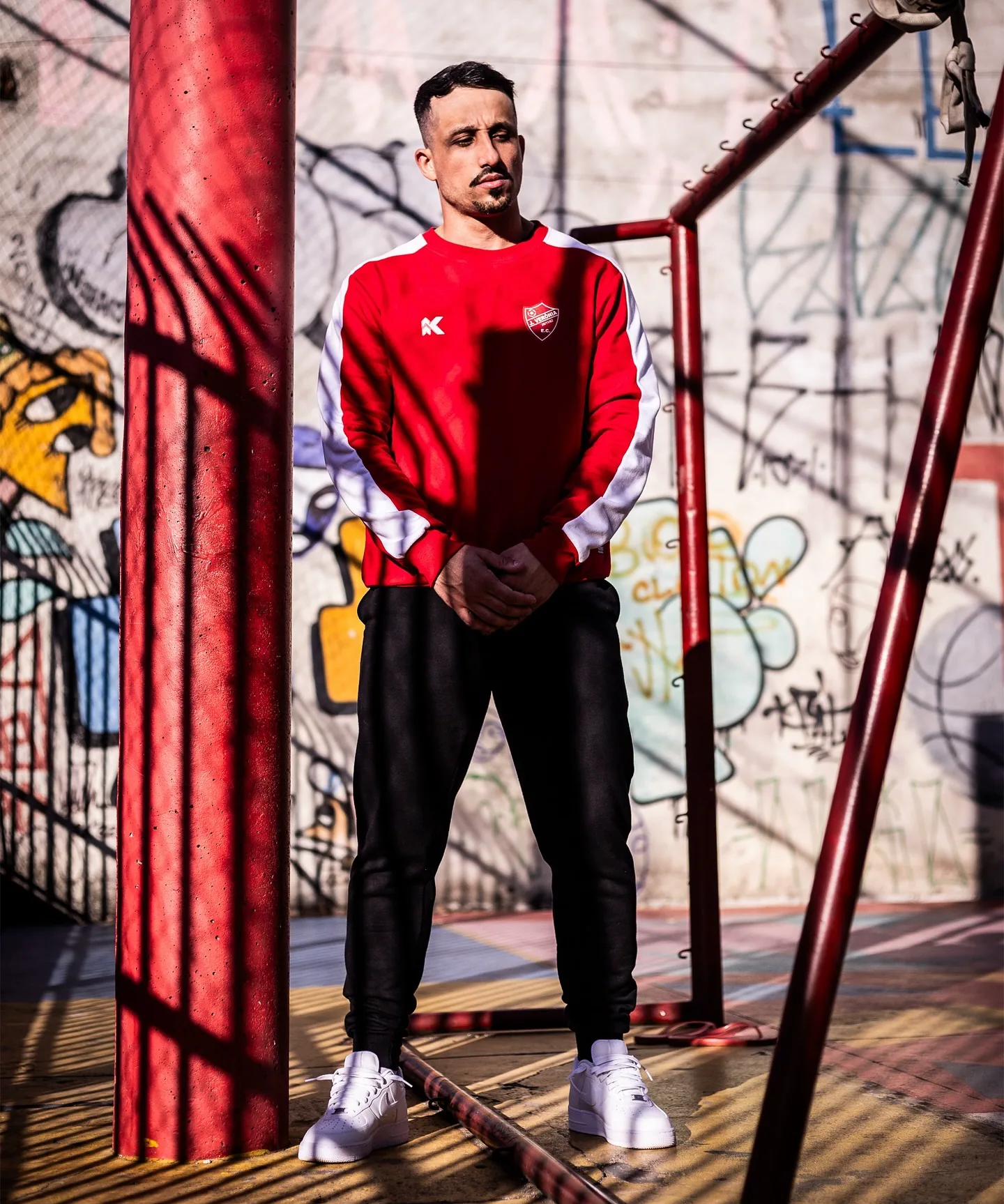 Agasalho TREND vermelho — fotografia oficial 2
